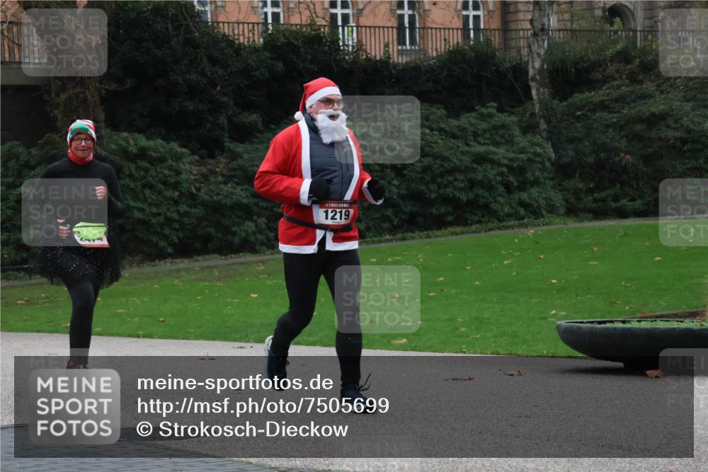 08.12.2024 - St. Pauli X-Mass-Run No. 14 Strokosch-Dieckow http://msf.ph/oto/7505699 08.12.2024 09:40:52 Laufen 1219 meine-sportfotos.de
