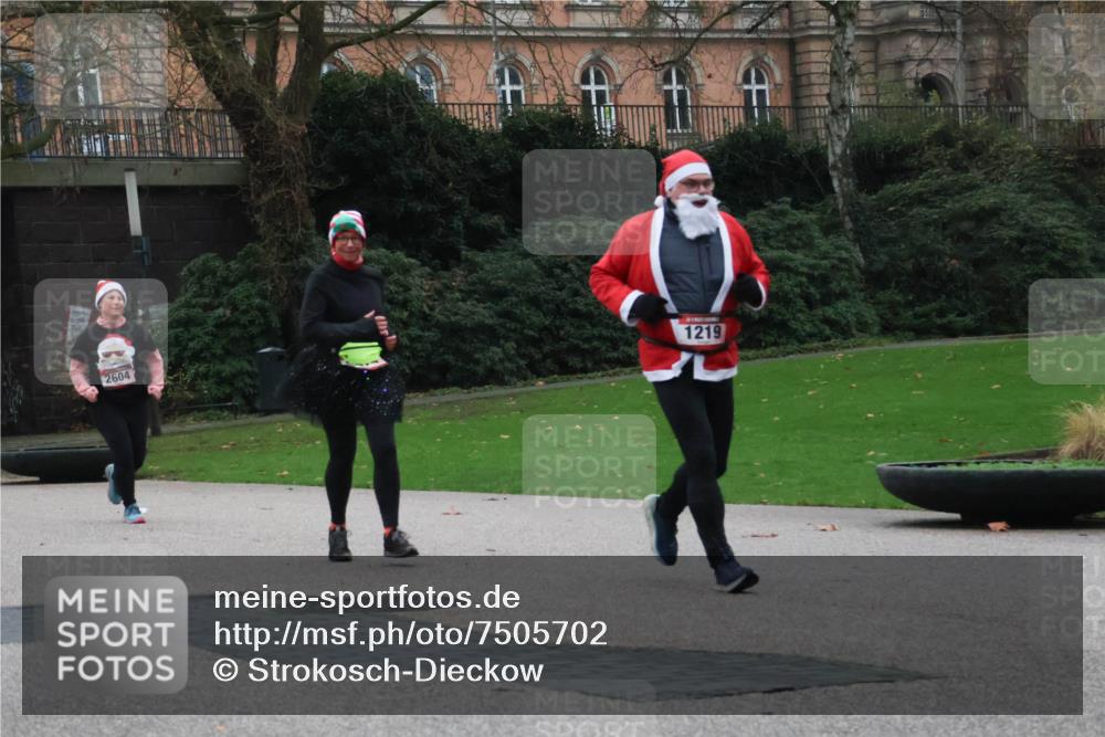 08.12.2024 - St. Pauli X-Mass-Run No. 14 Strokosch-Dieckow http://msf.ph/oto/7505702 08.12.2024 09:40:53 Laufen 2604, 1219 meine-sportfotos.de