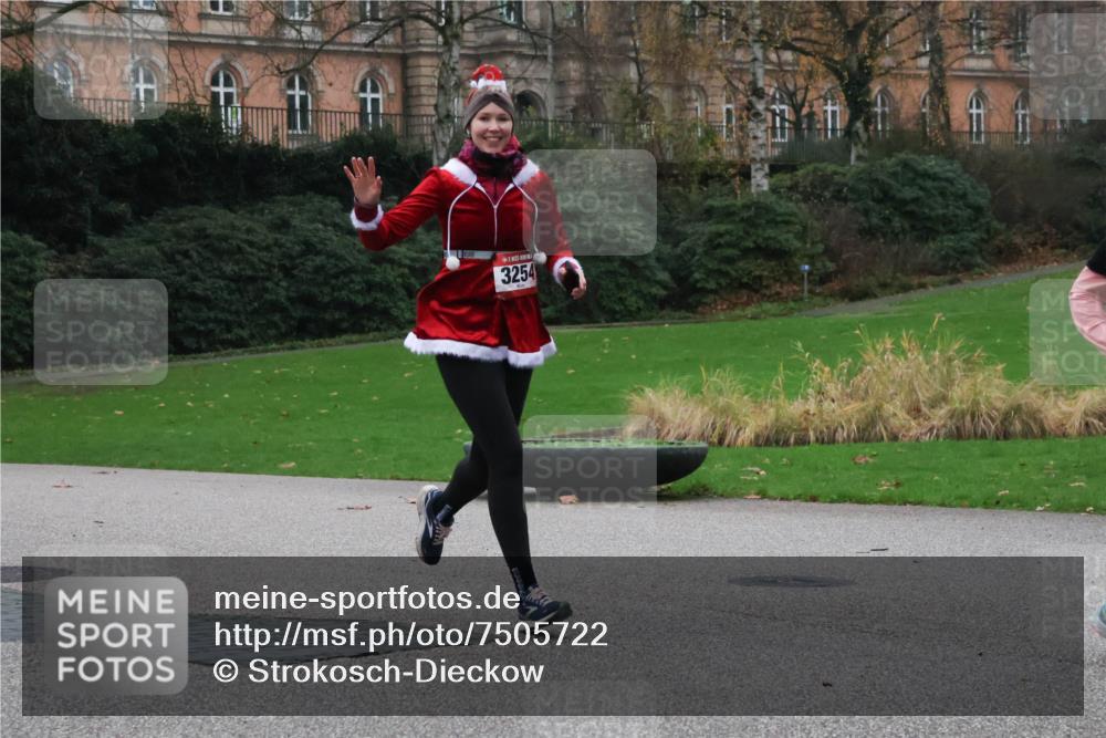 08.12.2024 - St. Pauli X-Mass-Run No. 14 Strokosch-Dieckow http://msf.ph/oto/7505722 08.12.2024 09:40:57 Laufen 3254 meine-sportfotos.de