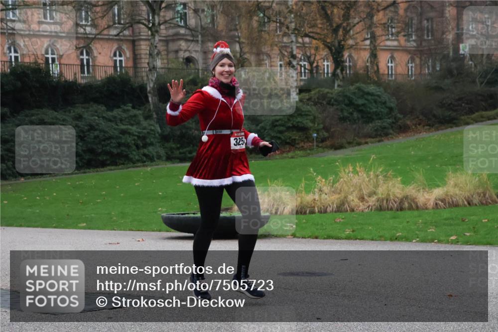 08.12.2024 - St. Pauli X-Mass-Run No. 14 Strokosch-Dieckow http://msf.ph/oto/7505723 08.12.2024 09:40:58 Laufen 325 meine-sportfotos.de