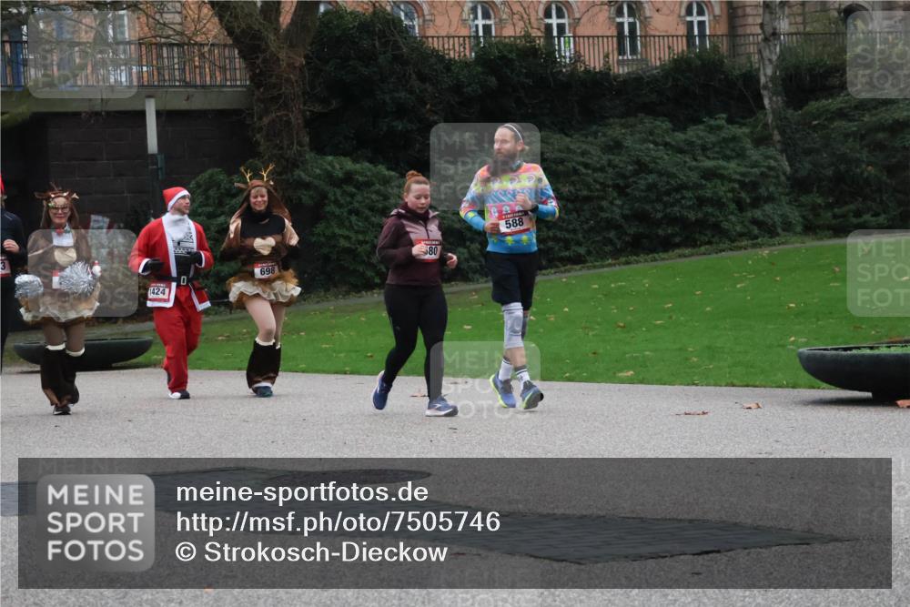 08.12.2024 - St. Pauli X-Mass-Run No. 14 Strokosch-Dieckow http://msf.ph/oto/7505746 08.12.2024 09:41:01 Laufen 3, 1424, 0, 80, 698, 588 meine-sportfotos.de