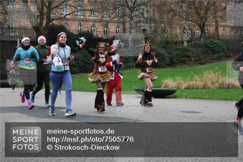 08.12.2024 - St. Pauli X-Mass-Run No. 14 Strokosch-Dieckow http://msf.ph/oto/7505776 08.12.2024 09:41:05 Laufen 2808, 80, 3071, 621, 0, 698 meine-sportfotos.de