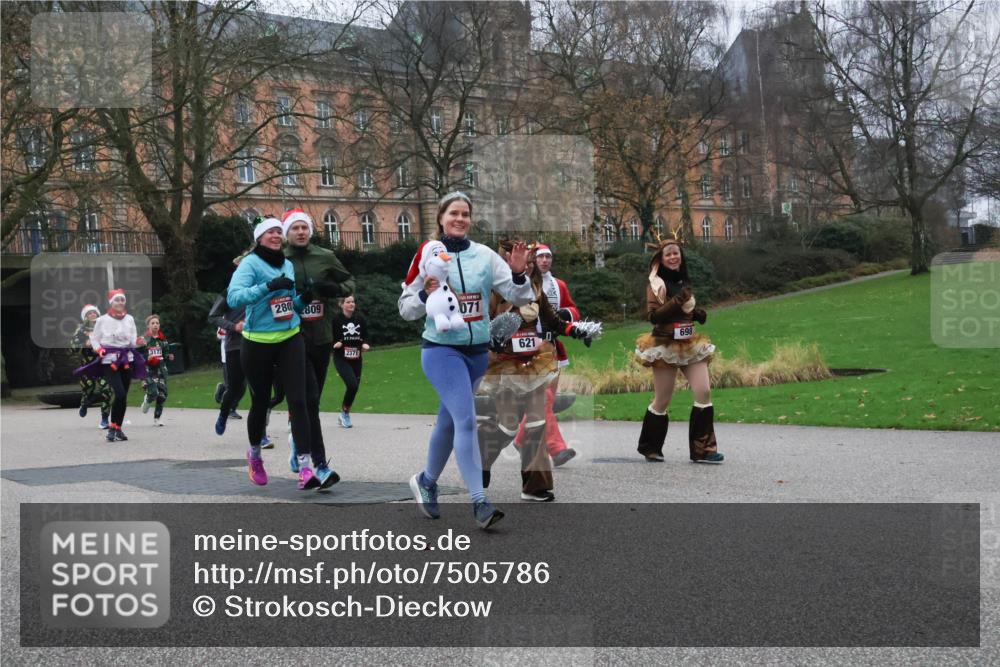 08.12.2024 - St. Pauli X-Mass-Run No. 14 Strokosch-Dieckow http://msf.ph/oto/7505786 08.12.2024 09:41:06 Laufen 3172, 280, 809, 2371, 071, 621, 698 meine-sportfotos.de