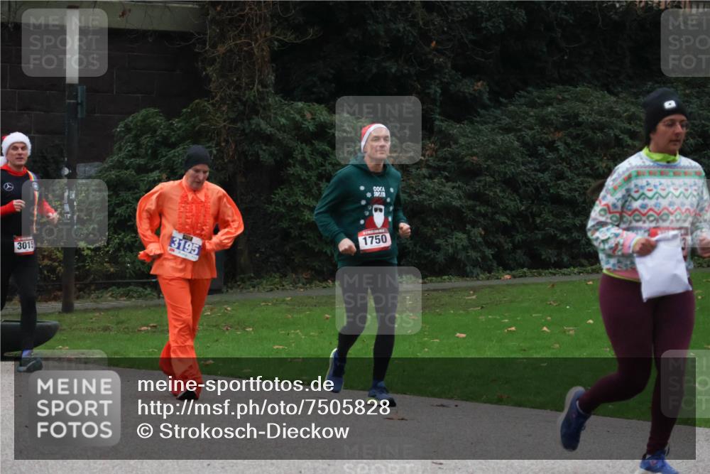 08.12.2024 - St. Pauli X-Mass-Run No. 14 Strokosch-Dieckow http://msf.ph/oto/7505828 08.12.2024 09:41:11 Laufen 50210, 3015, 3195, 1750 meine-sportfotos.de