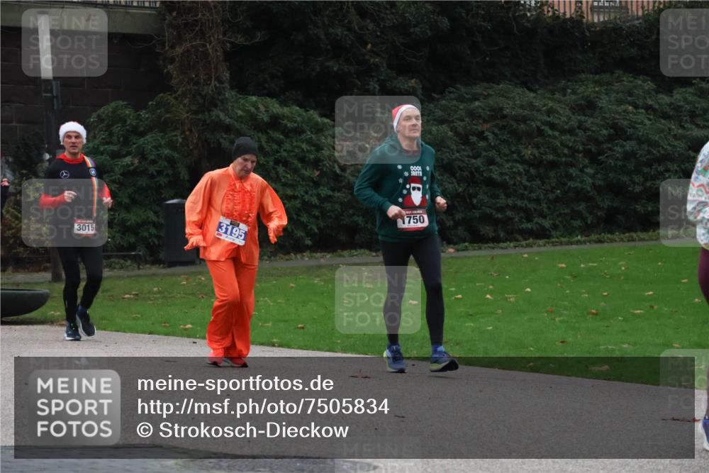 08.12.2024 - St. Pauli X-Mass-Run No. 14 Strokosch-Dieckow http://msf.ph/oto/7505834 08.12.2024 09:41:11 Laufen 3015, 3195, 750 meine-sportfotos.de