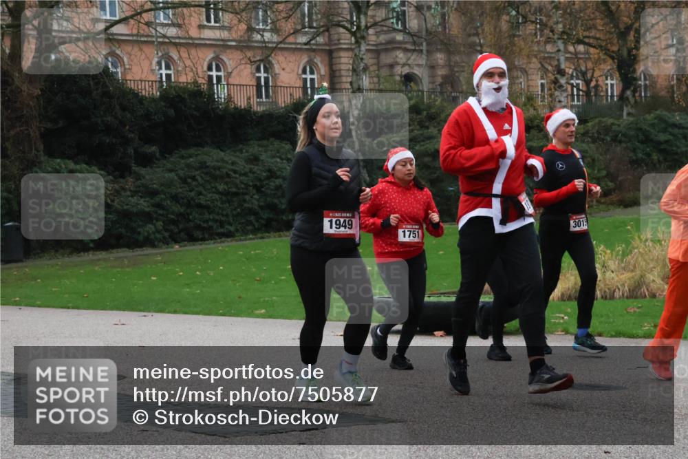 08.12.2024 - St. Pauli X-Mass-Run No. 14 Strokosch-Dieckow http://msf.ph/oto/7505877 08.12.2024 09:41:16 Laufen 1949, 1751, 301 meine-sportfotos.de