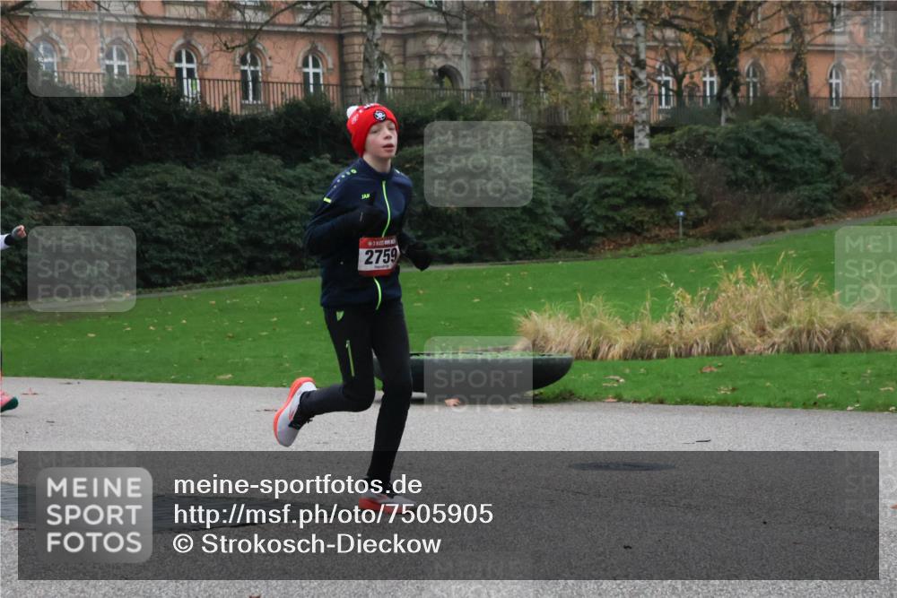 08.12.2024 - St. Pauli X-Mass-Run No. 14 Strokosch-Dieckow http://msf.ph/oto/7505905 08.12.2024 09:41:24 Laufen 2759 meine-sportfotos.de