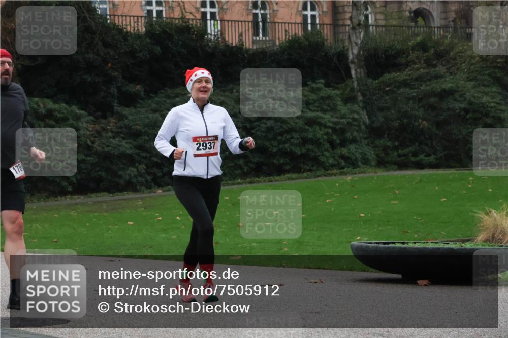 08.12.2024 - St. Pauli X-Mass-Run No. 14 Strokosch-Dieckow http://msf.ph/oto/7505912 08.12.2024 09:41:25 Laufen 178, 2937 meine-sportfotos.de