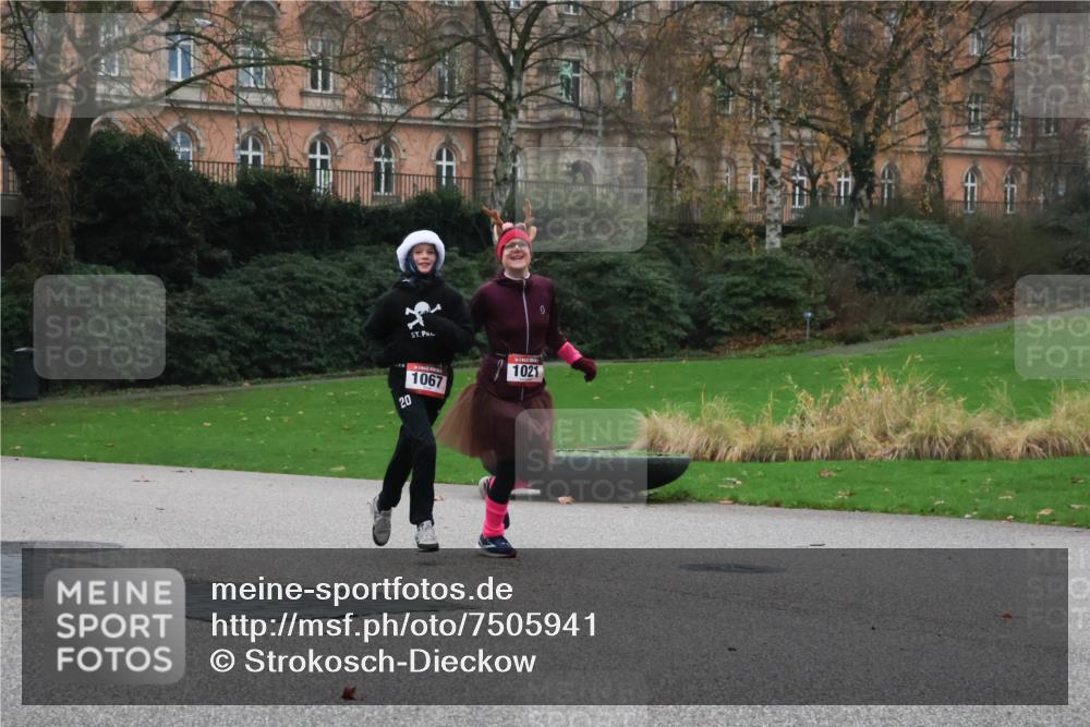 08.12.2024 - St. Pauli X-Mass-Run No. 14 Strokosch-Dieckow http://msf.ph/oto/7505941 08.12.2024 09:41:29 Laufen 1067, 20, 1021 meine-sportfotos.de