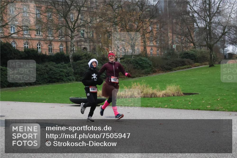 08.12.2024 - St. Pauli X-Mass-Run No. 14 Strokosch-Dieckow http://msf.ph/oto/7505947 08.12.2024 09:41:29 Laufen 20, 1067, 1021 meine-sportfotos.de