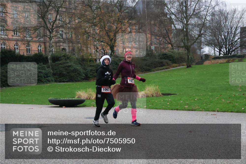 08.12.2024 - St. Pauli X-Mass-Run No. 14 Strokosch-Dieckow http://msf.ph/oto/7505950 08.12.2024 09:41:30 Laufen 20, 1067, 102 meine-sportfotos.de