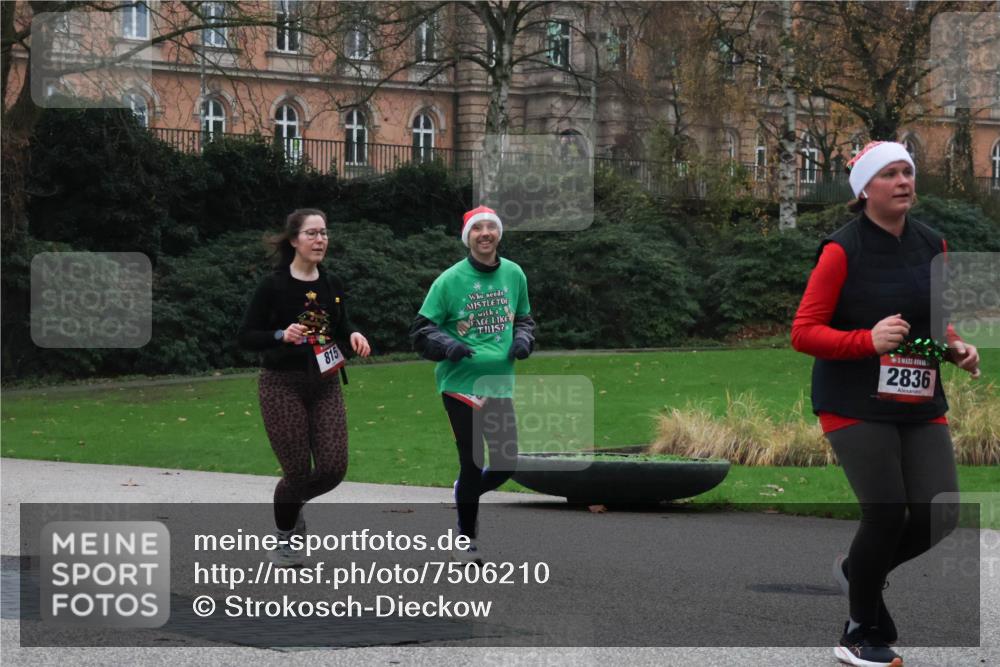 08.12.2024 - St. Pauli X-Mass-Run No. 14 Strokosch-Dieckow http://msf.ph/oto/7506210 08.12.2024 09:42:07 Laufen 815, 2836 meine-sportfotos.de