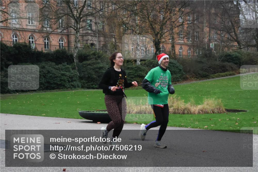 08.12.2024 - St. Pauli X-Mass-Run No. 14 Strokosch-Dieckow http://msf.ph/oto/7506219 08.12.2024 09:42:08 Laufen  meine-sportfotos.de