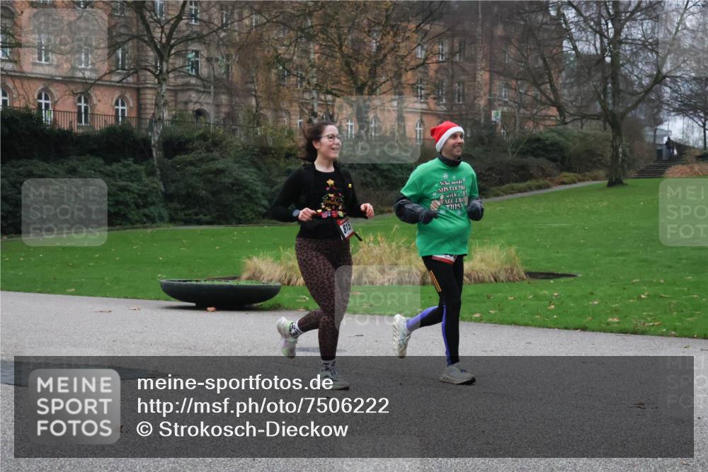 08.12.2024 - St. Pauli X-Mass-Run No. 14 Strokosch-Dieckow http://msf.ph/oto/7506222 08.12.2024 09:42:09 Laufen 815 meine-sportfotos.de