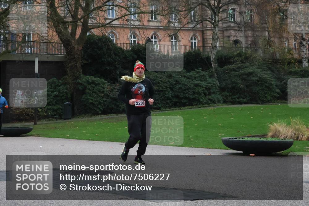 08.12.2024 - St. Pauli X-Mass-Run No. 14 Strokosch-Dieckow http://msf.ph/oto/7506227 08.12.2024 09:42:17 Laufen 2208 meine-sportfotos.de