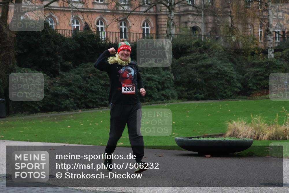 08.12.2024 - St. Pauli X-Mass-Run No. 14 Strokosch-Dieckow http://msf.ph/oto/7506232 08.12.2024 09:42:17 Laufen 2208 meine-sportfotos.de