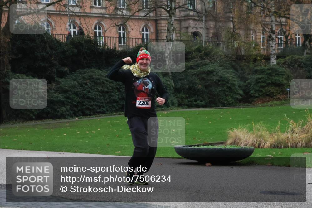08.12.2024 - St. Pauli X-Mass-Run No. 14 Strokosch-Dieckow http://msf.ph/oto/7506234 08.12.2024 09:42:18 Laufen 2208 meine-sportfotos.de