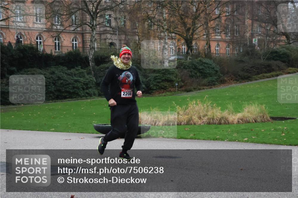 08.12.2024 - St. Pauli X-Mass-Run No. 14 Strokosch-Dieckow http://msf.ph/oto/7506238 08.12.2024 09:42:18 Laufen 2208 meine-sportfotos.de