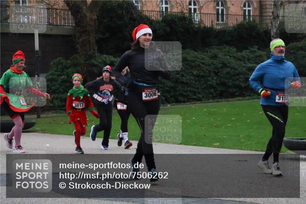 08.12.2024 - St. Pauli X-Mass-Run No. 14 Strokosch-Dieckow http://msf.ph/oto/7506262 08.12.2024 09:42:22 Laufen 301, 3012, 78, 3006, 3153, 7000 meine-sportfotos.de