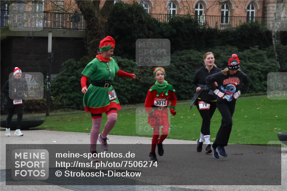 08.12.2024 - St. Pauli X-Mass-Run No. 14 Strokosch-Dieckow http://msf.ph/oto/7506274 08.12.2024 09:42:23 Laufen 2968, 301, 3012, 78 meine-sportfotos.de