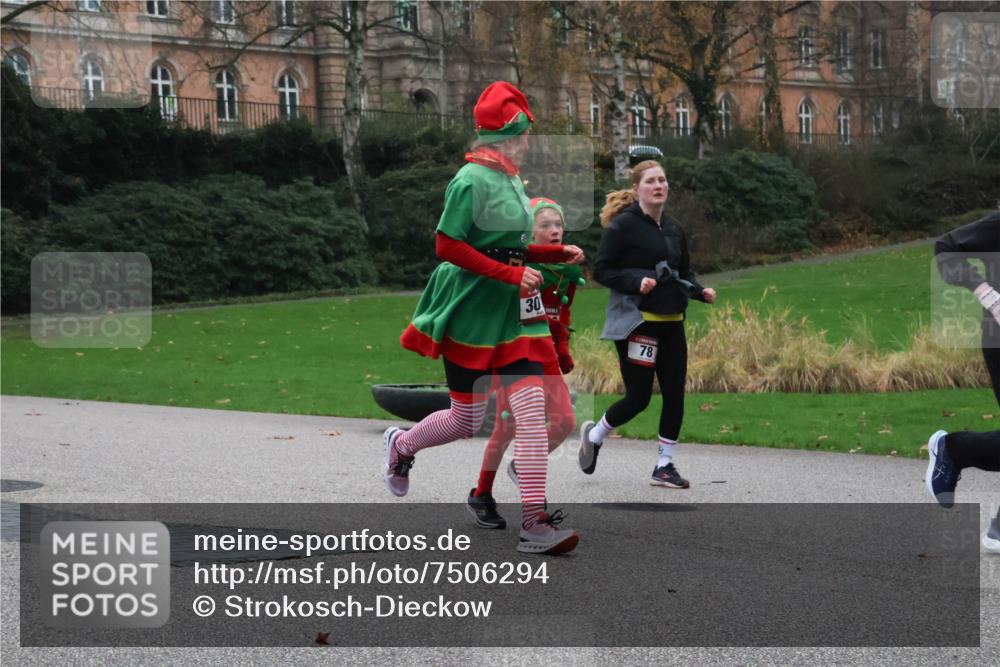 08.12.2024 - St. Pauli X-Mass-Run No. 14 Strokosch-Dieckow http://msf.ph/oto/7506294 08.12.2024 09:42:25 Laufen 30, 78 meine-sportfotos.de