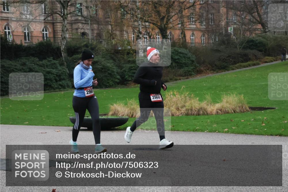 08.12.2024 - St. Pauli X-Mass-Run No. 14 Strokosch-Dieckow http://msf.ph/oto/7506323 08.12.2024 09:42:29 Laufen 296, 2968 meine-sportfotos.de