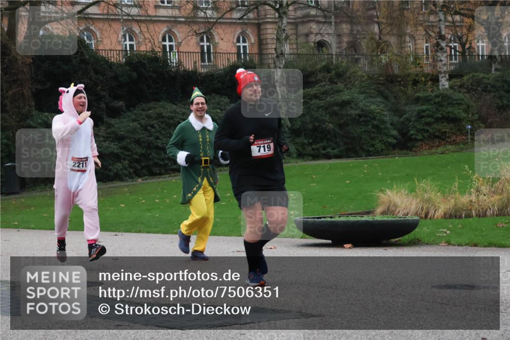 08.12.2024 - St. Pauli X-Mass-Run No. 14 Strokosch-Dieckow http://msf.ph/oto/7506351 08.12.2024 09:42:33 Laufen 2211, 719 meine-sportfotos.de