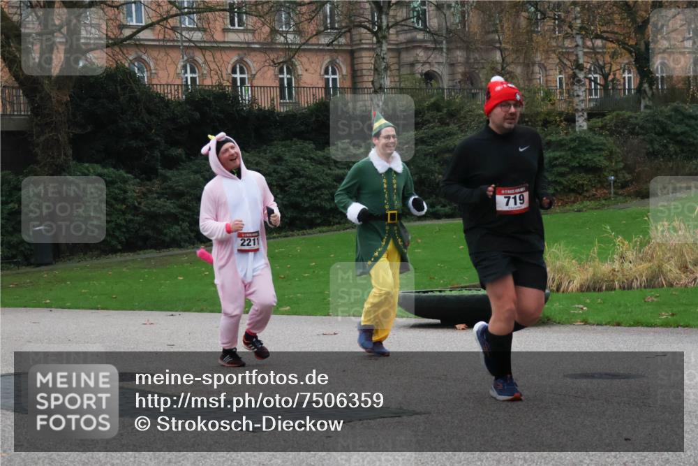08.12.2024 - St. Pauli X-Mass-Run No. 14 Strokosch-Dieckow http://msf.ph/oto/7506359 08.12.2024 09:42:33 Laufen 2211, 719 meine-sportfotos.de