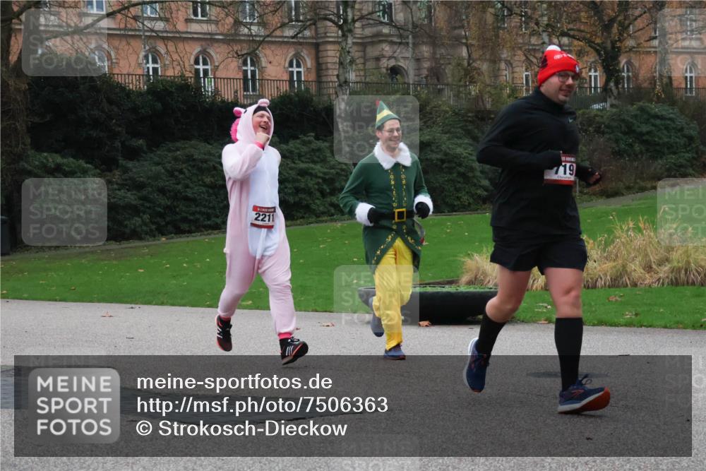08.12.2024 - St. Pauli X-Mass-Run No. 14 Strokosch-Dieckow http://msf.ph/oto/7506363 08.12.2024 09:42:34 Laufen 2211, 19 meine-sportfotos.de