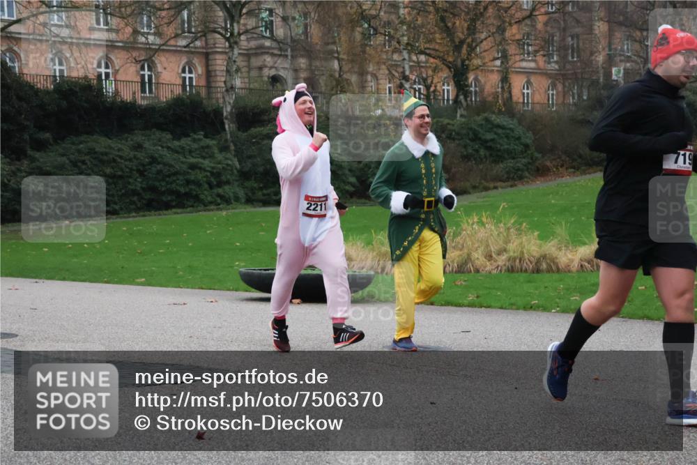 08.12.2024 - St. Pauli X-Mass-Run No. 14 Strokosch-Dieckow http://msf.ph/oto/7506370 08.12.2024 09:42:34 Laufen 2211, 719 meine-sportfotos.de