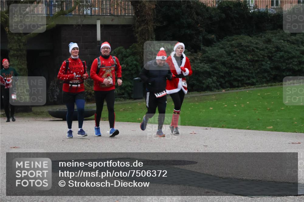 08.12.2024 - St. Pauli X-Mass-Run No. 14 Strokosch-Dieckow http://msf.ph/oto/7506372 08.12.2024 09:42:36 Laufen 60, 1124, 47 meine-sportfotos.de