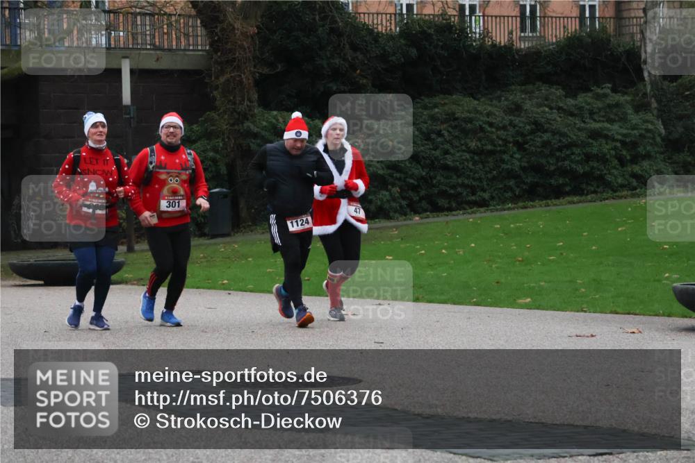 08.12.2024 - St. Pauli X-Mass-Run No. 14 Strokosch-Dieckow http://msf.ph/oto/7506376 08.12.2024 09:42:37 Laufen 00, 301, 1124, 47 meine-sportfotos.de