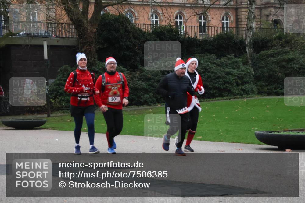 08.12.2024 - St. Pauli X-Mass-Run No. 14 Strokosch-Dieckow http://msf.ph/oto/7506385 08.12.2024 09:42:38 Laufen 00, 301, 1124 meine-sportfotos.de