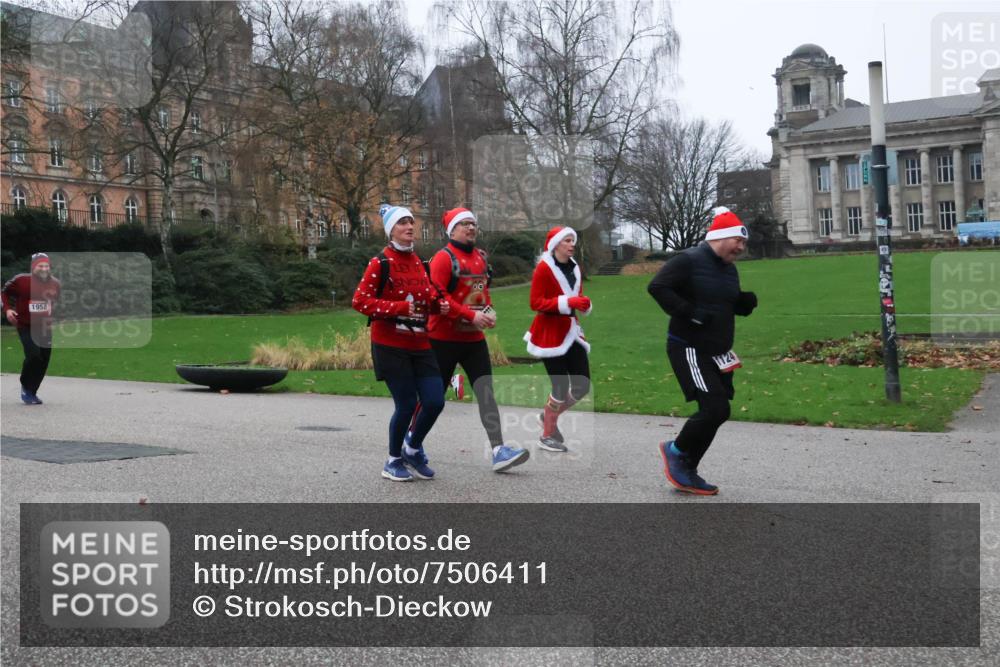 08.12.2024 - St. Pauli X-Mass-Run No. 14 Strokosch-Dieckow http://msf.ph/oto/7506411 08.12.2024 09:42:41 Laufen 1958, 00 meine-sportfotos.de