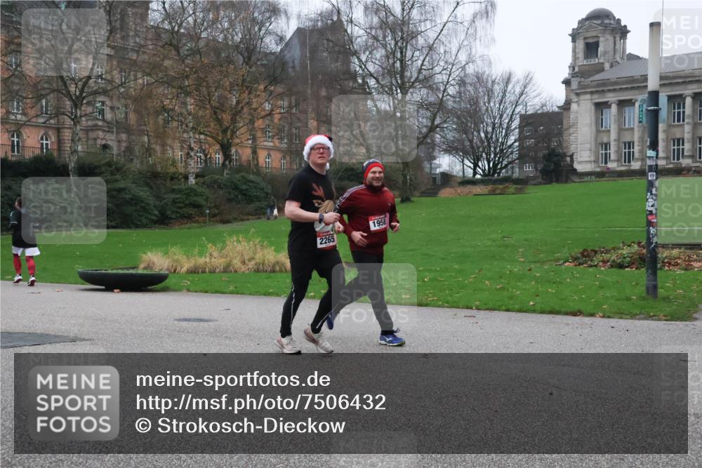 08.12.2024 - St. Pauli X-Mass-Run No. 14 Strokosch-Dieckow http://msf.ph/oto/7506432 08.12.2024 09:42:43 Laufen 1958, 2265 meine-sportfotos.de