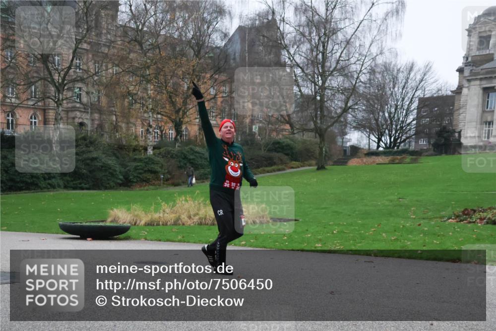 08.12.2024 - St. Pauli X-Mass-Run No. 14 Strokosch-Dieckow http://msf.ph/oto/7506450 08.12.2024 09:42:46 Laufen  meine-sportfotos.de