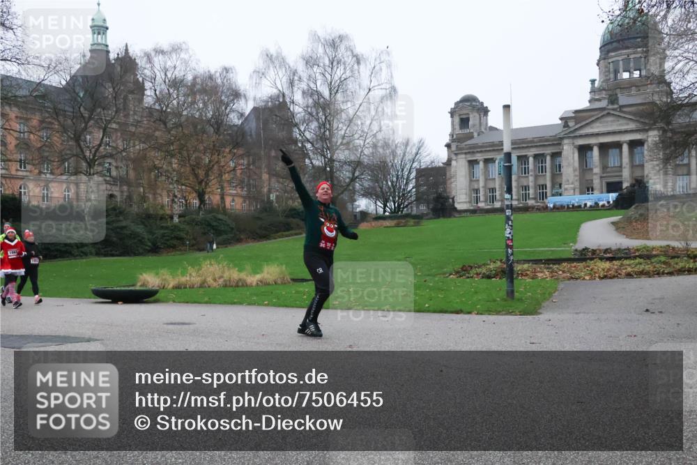 08.12.2024 - St. Pauli X-Mass-Run No. 14 Strokosch-Dieckow http://msf.ph/oto/7506455 08.12.2024 09:42:46 Laufen 19655, 1955 meine-sportfotos.de