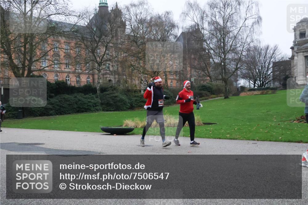 08.12.2024 - St. Pauli X-Mass-Run No. 14 Strokosch-Dieckow http://msf.ph/oto/7506547 08.12.2024 09:42:57 Laufen 2663, 284 meine-sportfotos.de