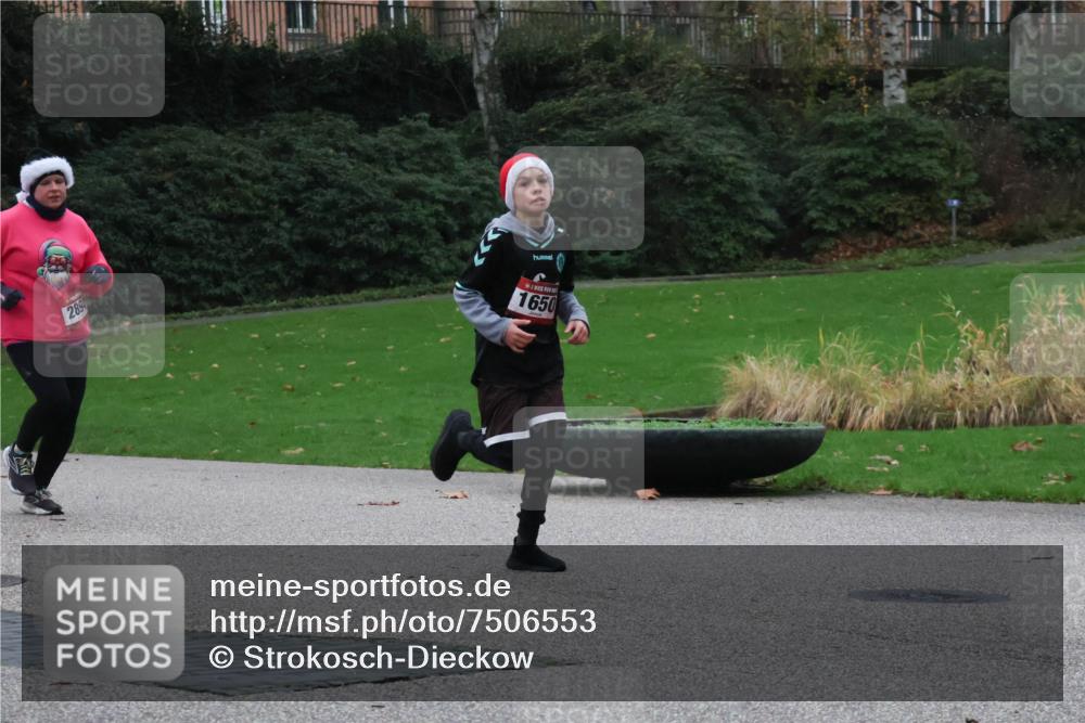 08.12.2024 - St. Pauli X-Mass-Run No. 14 Strokosch-Dieckow http://msf.ph/oto/7506553 08.12.2024 09:43:00 Laufen 289, 1650 meine-sportfotos.de