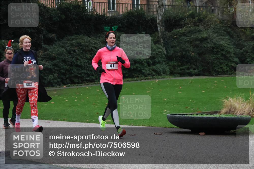 08.12.2024 - St. Pauli X-Mass-Run No. 14 Strokosch-Dieckow http://msf.ph/oto/7506598 08.12.2024 09:43:10 Laufen 882, 110, 41 meine-sportfotos.de