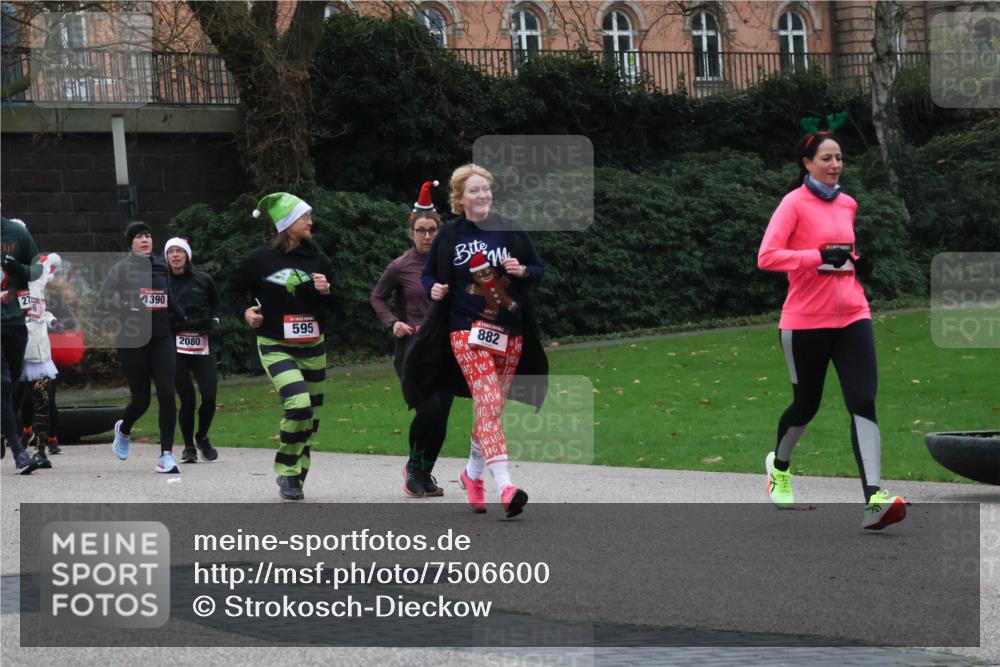 08.12.2024 - St. Pauli X-Mass-Run No. 14 Strokosch-Dieckow http://msf.ph/oto/7506600 08.12.2024 09:43:11 Laufen 27, 1390, 2080, 595, 882 meine-sportfotos.de