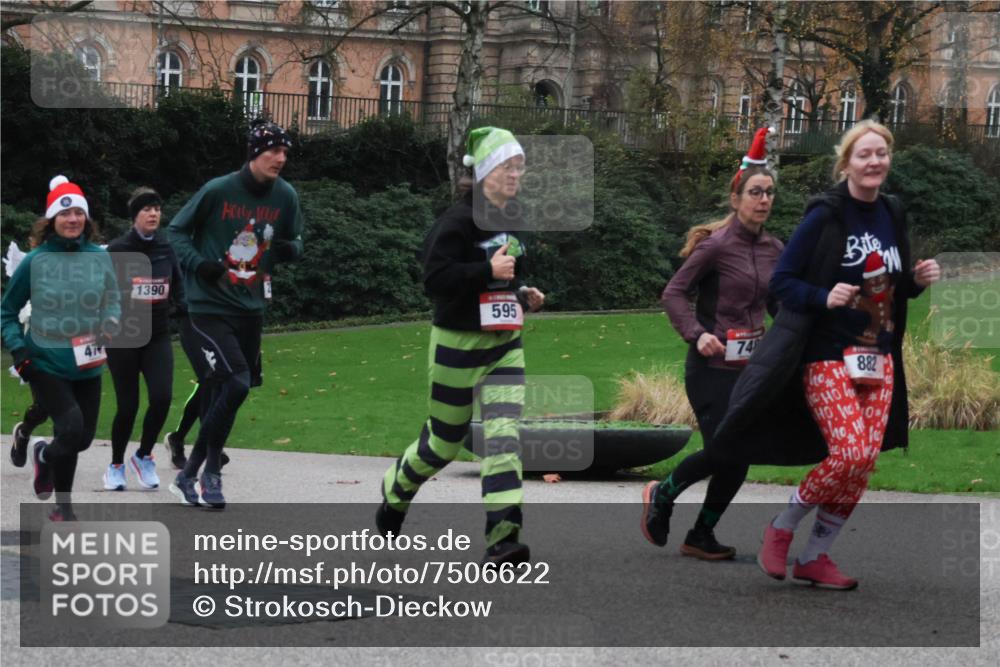 08.12.2024 - St. Pauli X-Mass-Run No. 14 Strokosch-Dieckow http://msf.ph/oto/7506622 08.12.2024 09:43:13 Laufen 1390, 595, 882 meine-sportfotos.de