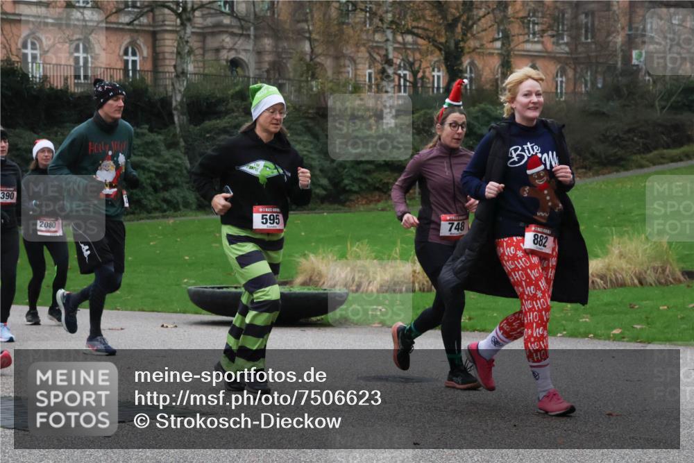 08.12.2024 - St. Pauli X-Mass-Run No. 14 Strokosch-Dieckow http://msf.ph/oto/7506623 08.12.2024 09:43:14 Laufen 390, 1, 2080, 595, 748, 882 meine-sportfotos.de