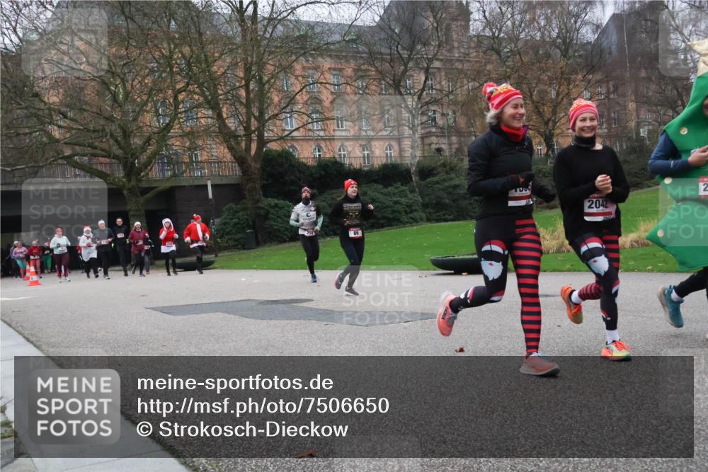 08.12.2024 - St. Pauli X-Mass-Run No. 14 Strokosch-Dieckow http://msf.ph/oto/7506650 08.12.2024 09:43:20 Laufen 86, 2042, 2 meine-sportfotos.de