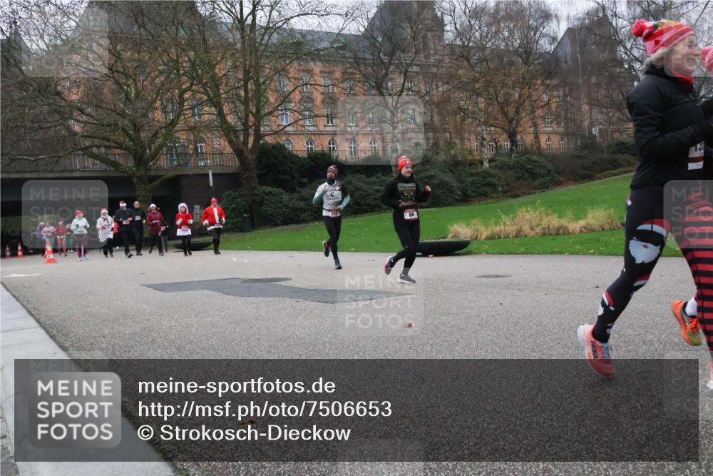 08.12.2024 - St. Pauli X-Mass-Run No. 14 Strokosch-Dieckow http://msf.ph/oto/7506653 08.12.2024 09:43:21 Laufen 86 meine-sportfotos.de