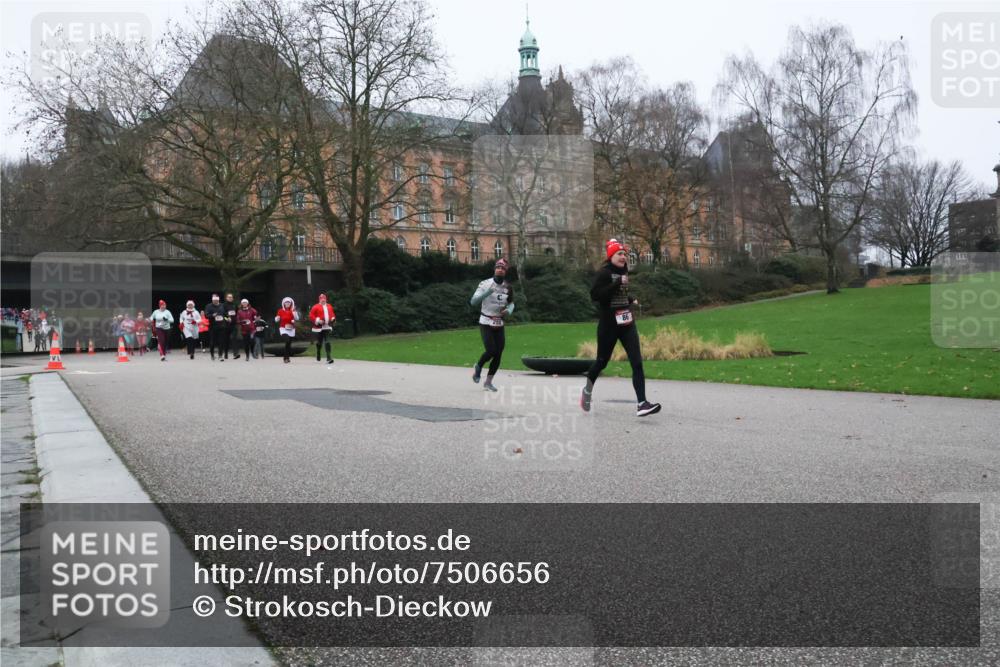 08.12.2024 - St. Pauli X-Mass-Run No. 14 Strokosch-Dieckow http://msf.ph/oto/7506656 08.12.2024 09:43:22 Laufen  meine-sportfotos.de