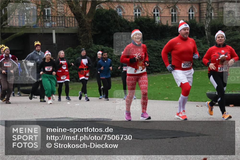 08.12.2024 - St. Pauli X-Mass-Run No. 14 Strokosch-Dieckow http://msf.ph/oto/7506730 08.12.2024 09:43:32 Laufen 2843, 54, 11, 115, 2587, 2716 meine-sportfotos.de