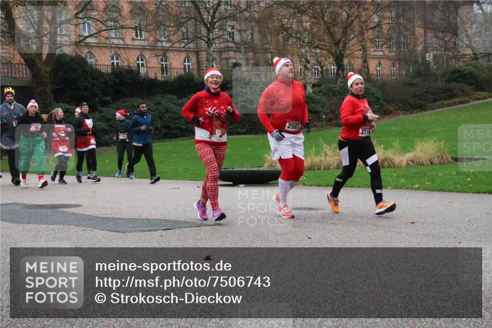 08.12.2024 - St. Pauli X-Mass-Run No. 14 Strokosch-Dieckow http://msf.ph/oto/7506743 08.12.2024 09:43:33 Laufen 1153, 11, 2587, 2716 meine-sportfotos.de