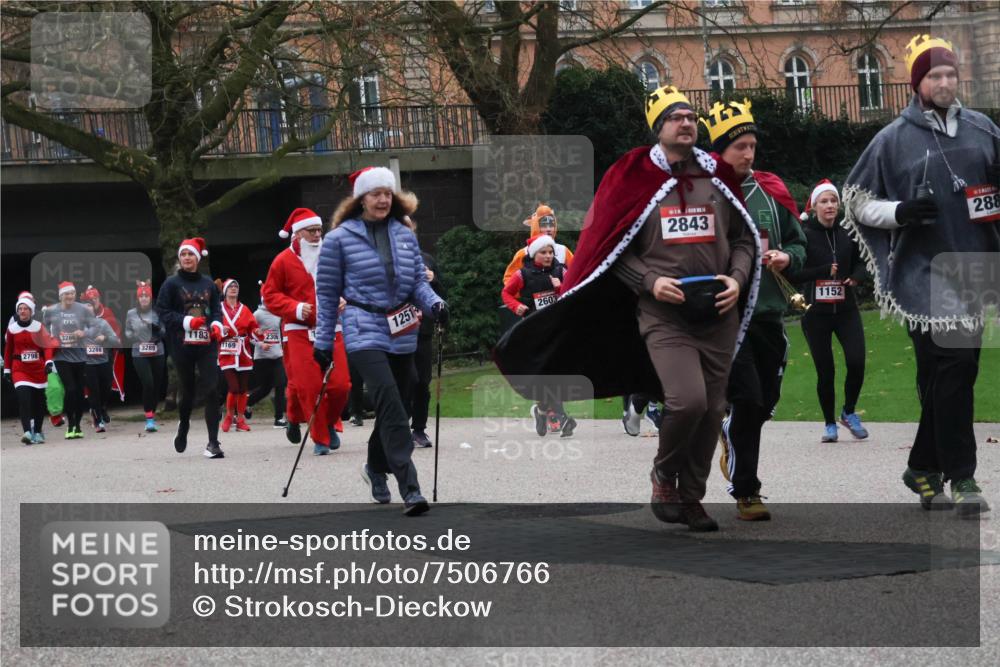 08.12.2024 - St. Pauli X-Mass-Run No. 14 Strokosch-Dieckow http://msf.ph/oto/7506766 08.12.2024 09:43:36 Laufen 3286, 1183, 1251, 2798, 3288, 3289, 2306, 1169, 2603, 2843, 1152, 288 meine-sportfotos.de
