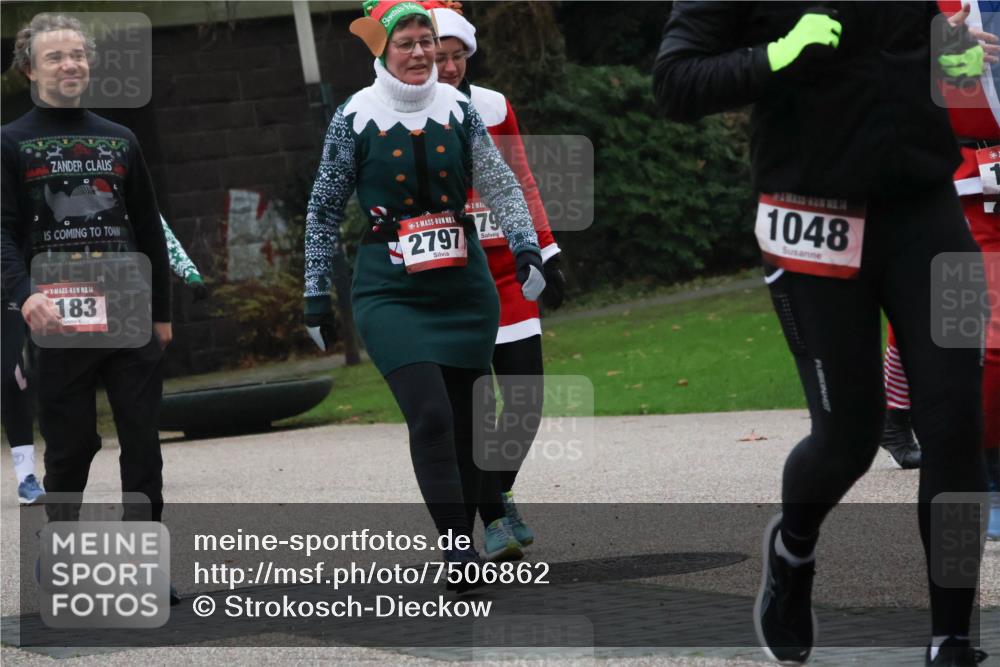 08.12.2024 - St. Pauli X-Mass-Run No. 14 Strokosch-Dieckow http://msf.ph/oto/7506862 08.12.2024 09:43:46 Laufen 2797, 79, 1048, 14, 183 meine-sportfotos.de